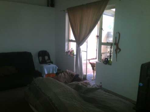 1 amp a half bedroom flat for rent R4000 per month, deposit R3000