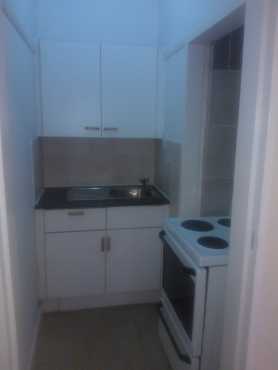 1 BED Apartment to Rent in KEMPTON PARK NEXT TO AIRPORT