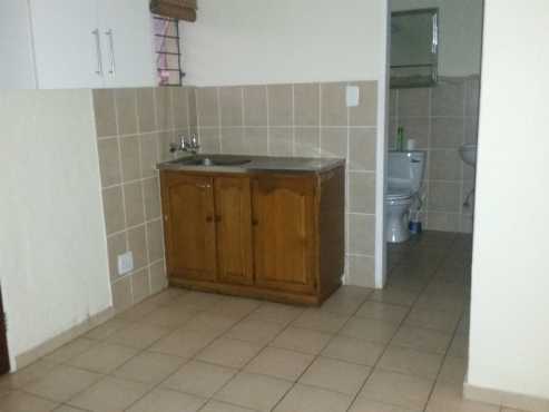 1 Bedroom flat available immediately in Bassonia - R4500 Incl WaterampElec