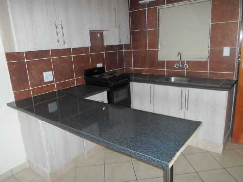 1 bedroom flat on first floor for bachelor R4200