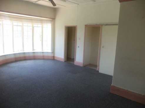 1 Bedroom with separate living room to let in Upper Houghton