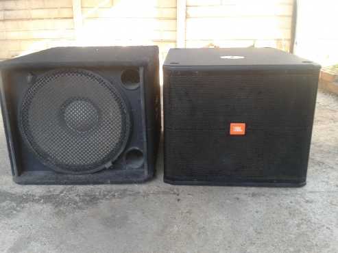 1 pair of unpowered 800 watt bass bins for sale. (1 JBL SRX700 and 1 other)