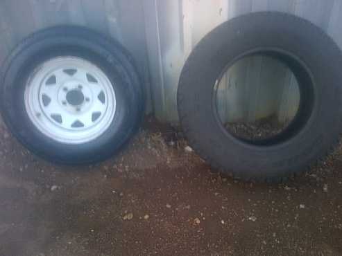 1 tyre Goodyear wrangler and tyre on rum king