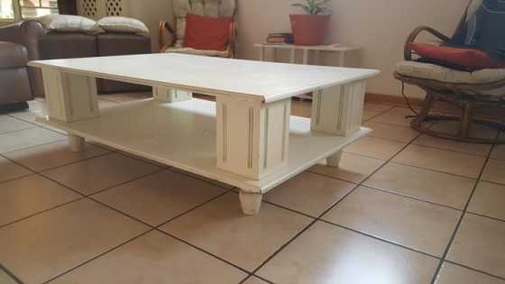 1 x Coffee table