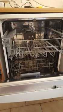 1 x Kelvinator dishwasher