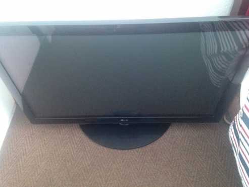 102 cm LG TV for sale