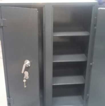 12 rifle double door safe