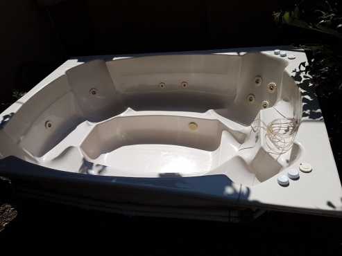 12 Seater Deluxe Jacuzzi
