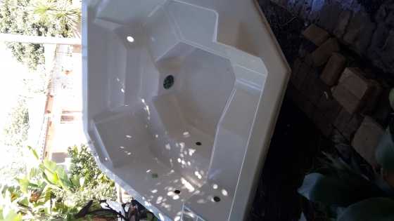 12 seater jacuzzi . Shell only. Great condition