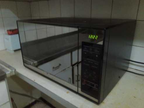 1.4 cu.ft Countertop Microwave with PowerGrill.