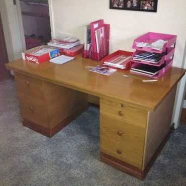 1.5 M DESK