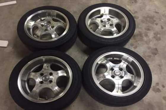 15quot Envy mags with 19550 R15 tyres.