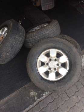 15quot Hilux rims  tyres en nuts