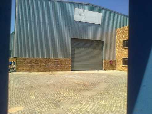 1680m2 factorywarehouse with crane to let in Knights, Germiston