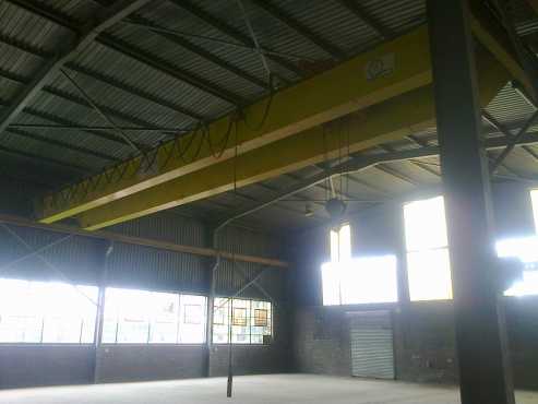 1723m2 factorywarehouse with crane to let in Alrode