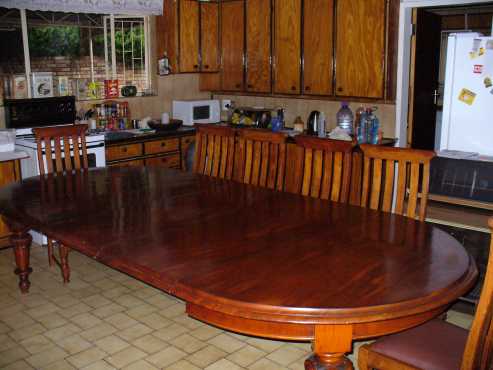 1800039s Victorian Mahogany Dining room table (no chairs)