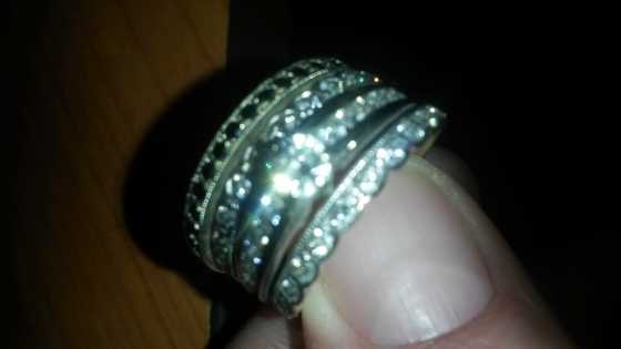 18ct white gold and diamond ring