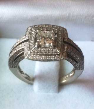 18CT White Gold Ring with Diamonds Rosettenvillepawnshop