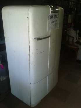 1960 Kelvinator Fridge amp Hover washing masjien