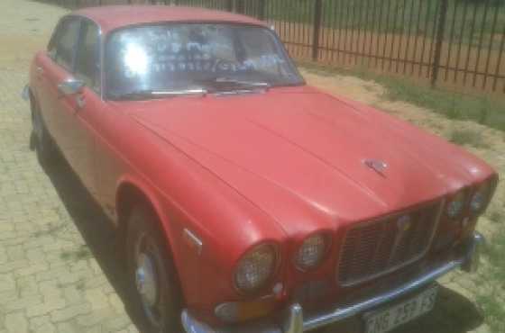 1975 Jaguar XJ6 with chev V8