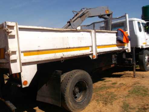 1983 NISSAN CM30 8 TON CRANE TIPPERTRUCK