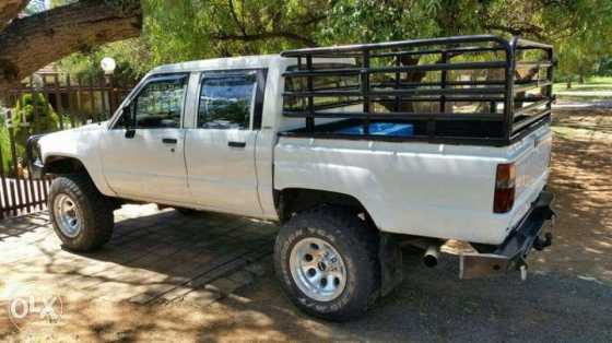 1988 toyota Hilux 2.2 Petrol  4 x 4 bakkie te koop