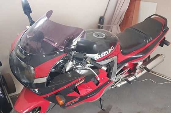 1991 Suzuki GSXR 1100M for sale.