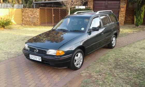 1996 Opel Estate. Neat R27500 neg