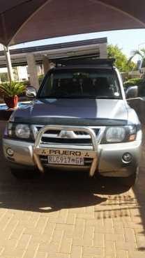 1997 Mitshubishi Pajero (SUV) 3.0 V6 LWB 4wd  5 door with leather seats.