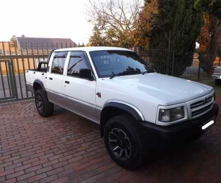 1998 Mazda Magnum B2500TDi 4X4 DC in Immaculate condition with FSH