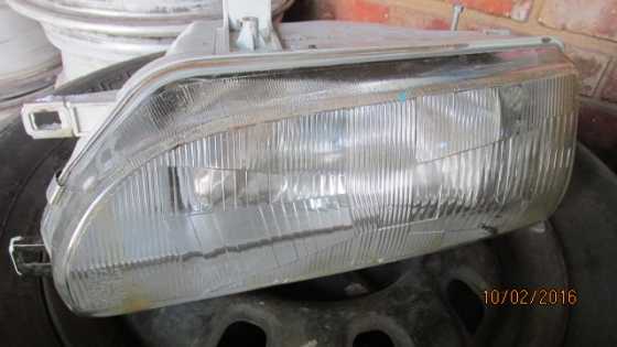 1998 Toyota Conquest left headlight