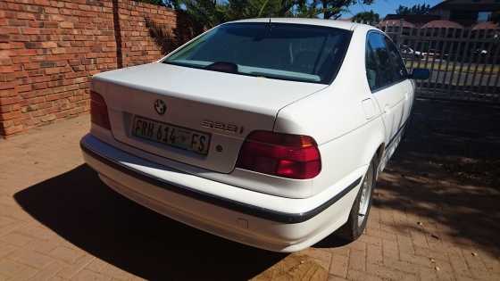 1999 BMW 528i