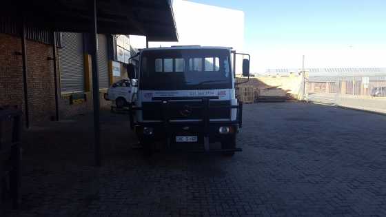 1999 Mercedes Benz Econo Liner with crane