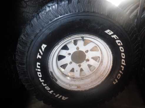 1xBF Goodrich All-Terrain TA tyre 33X12.50R15,98 percent treadWith rim