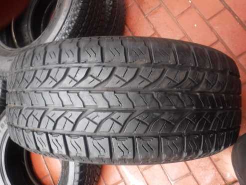 1xYokohama Geolander AT tyre 2856517,80 percent tread