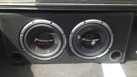 2 Amplifiers and subwoofers for sale