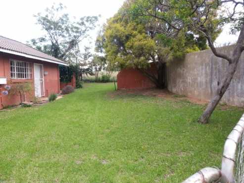 2 Bed Cottage on plot near Lanseria  Nooigedacht just off Molebongwe Dr at Lion Park robots