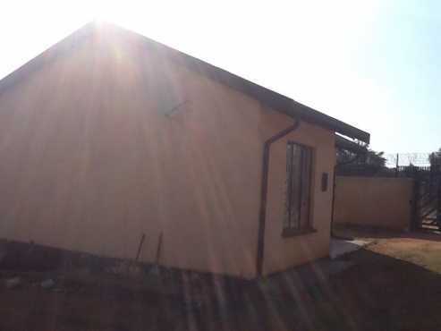 2 bed house for rental in allandale for R4500