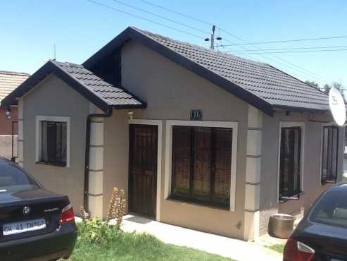 2 bed house for rental in ebony park