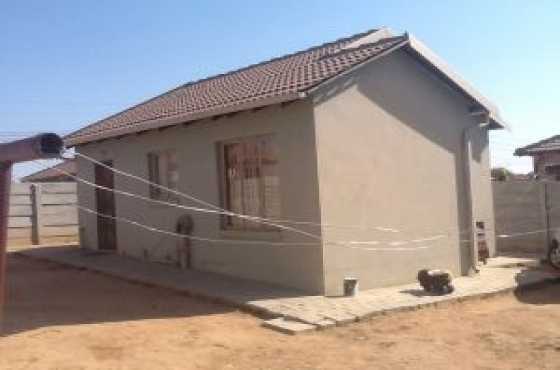 2 bed house for sale in olievenhout for R600 000