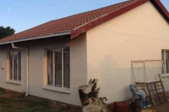 2 bed house for sale with 4 backrooms in rabie ridge