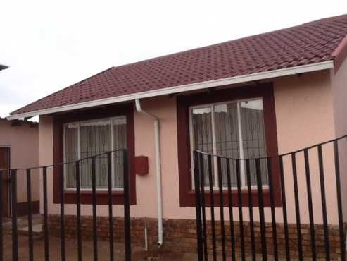 2 bed house to let in rabie ridge