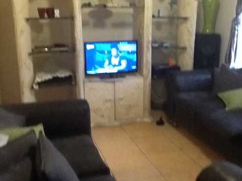 2 bed house to rent in ebony park for R4300