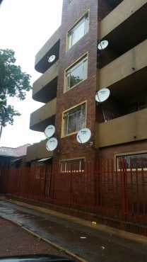 2 Bed renovated Flat to rent in Bellevue JHB - Yeoville