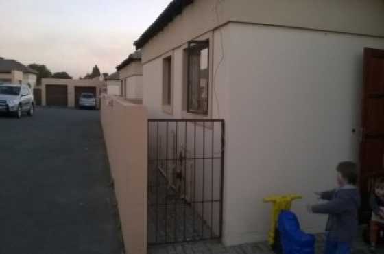 2 bed townhouse to let in Greenhills- Randfontein