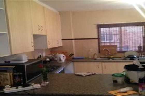 2 Bedroom 1 bathroom top unit in Oakhill Mooikloof Ridge Estate available 1 September 2016