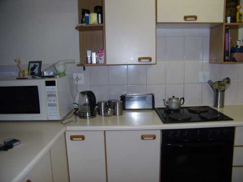 2 Bedroom, 2 bathroom simplex to rent in Eldoraigne