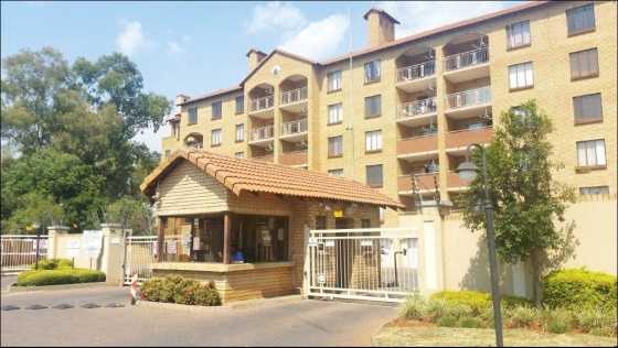 2 Bedroom Apartment For Sale In Die Hoewes, Centurion