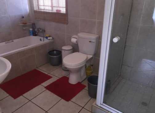 2 bedroom apartment R6500 Centurion