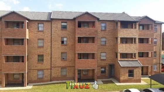 2 bedroom Apartment to share at the junction next to foresthill mall